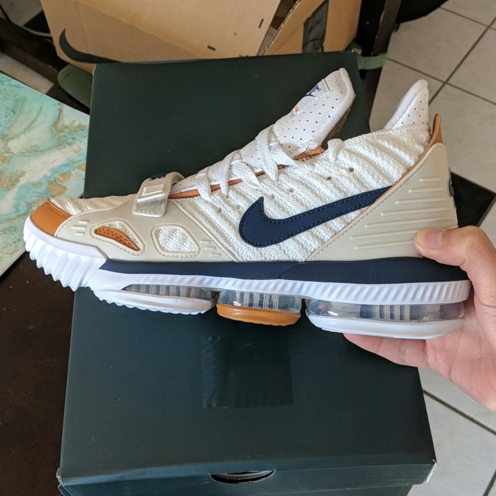 Lebron 16 Air Trainers Medicine Ball